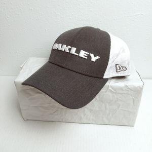New Era OAKLEY  Hat Cap Men's One Size Grey White Mesh Trucker